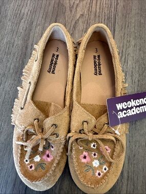 NWT Weekend Academy Kids' Floral Embroidered Moccasins